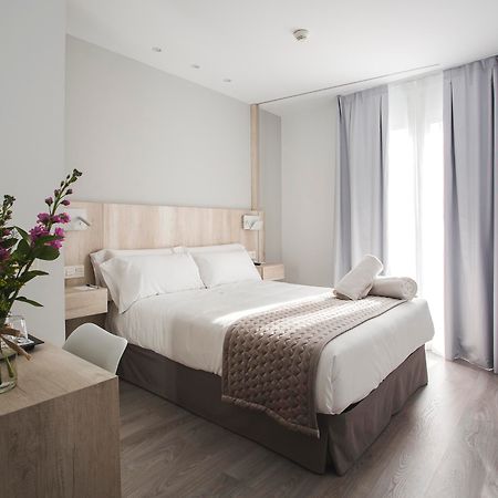 Dwo Abaster Hotel โซรีอา ภายนอก รูปภาพ