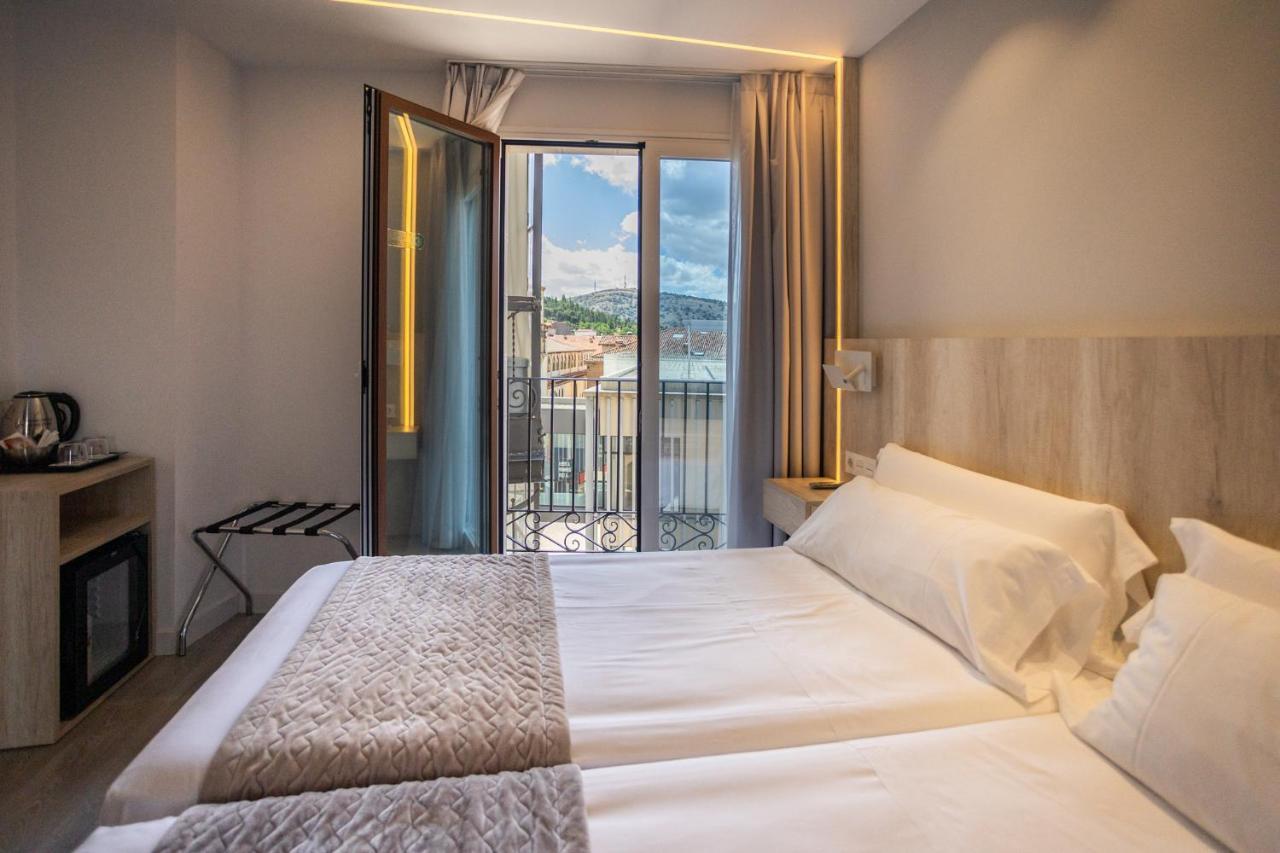 Dwo Abaster Hotel โซรีอา ภายนอก รูปภาพ
