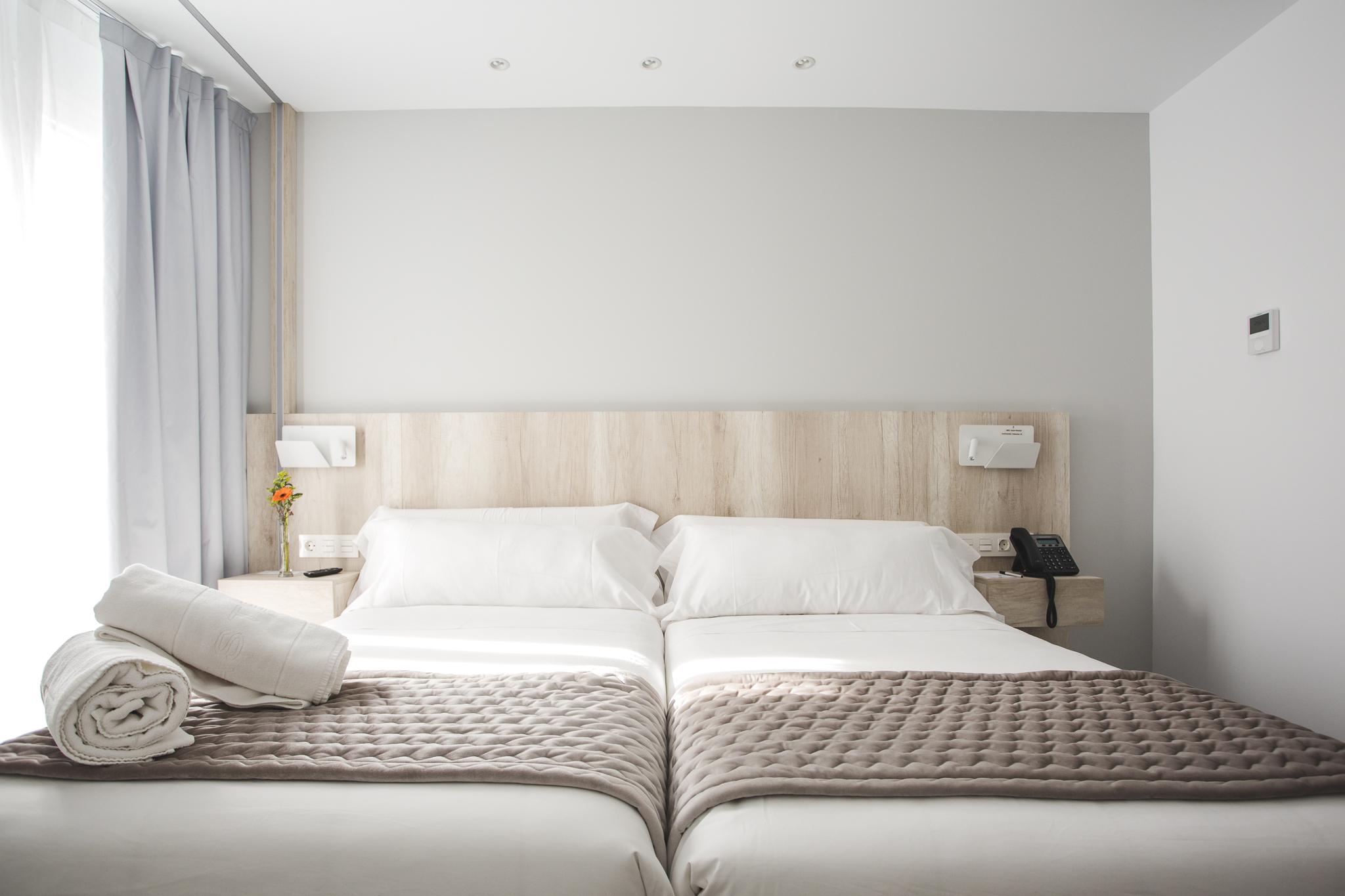 Dwo Abaster Hotel โซรีอา ภายนอก รูปภาพ