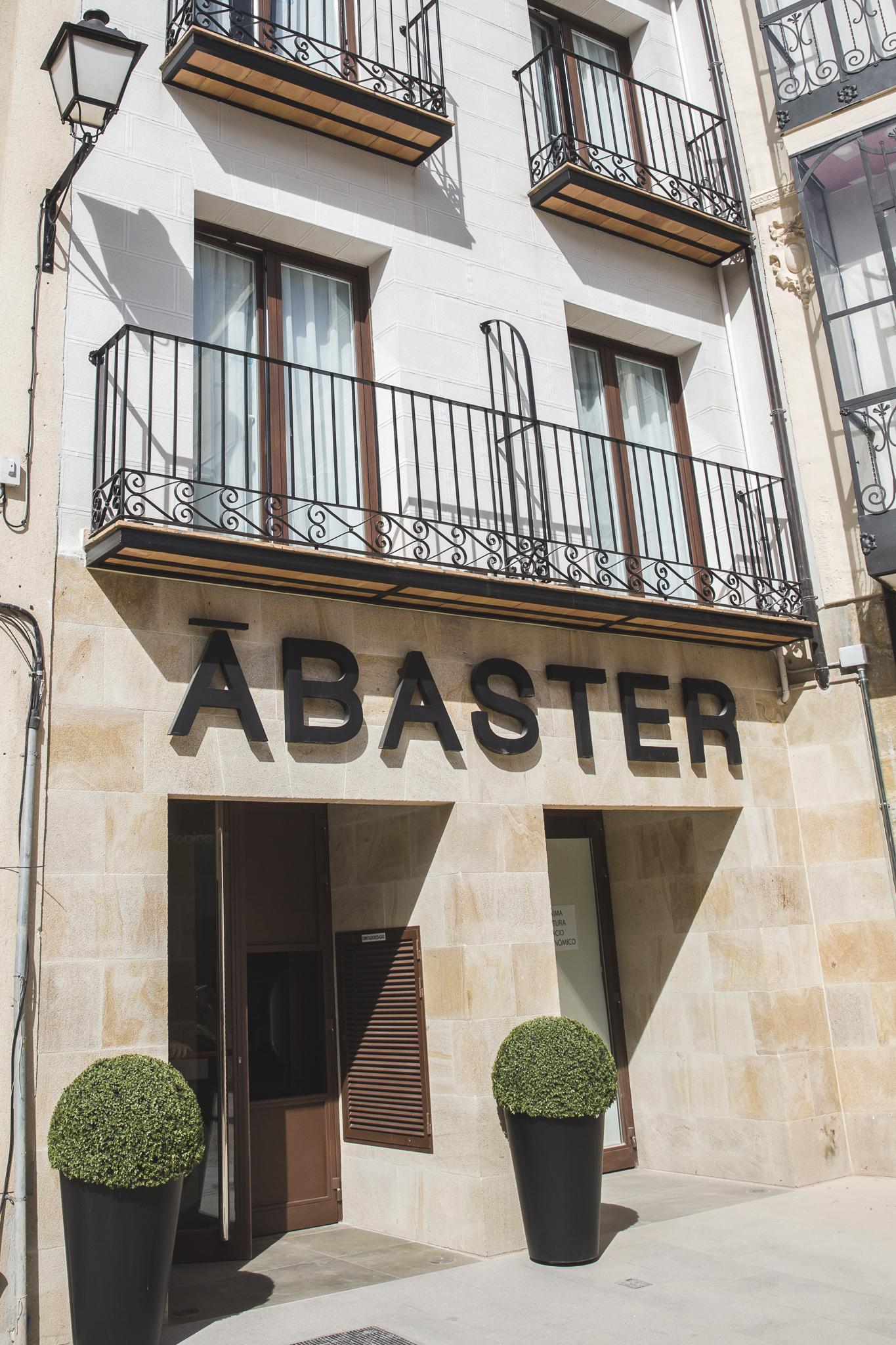 Dwo Abaster Hotel โซรีอา ภายนอก รูปภาพ