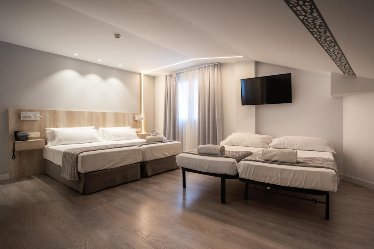 Dwo Abaster Hotel โซรีอา ภายนอก รูปภาพ