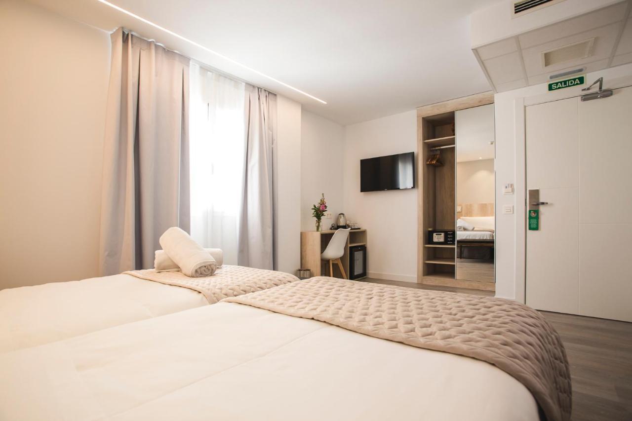 Dwo Abaster Hotel โซรีอา ภายนอก รูปภาพ