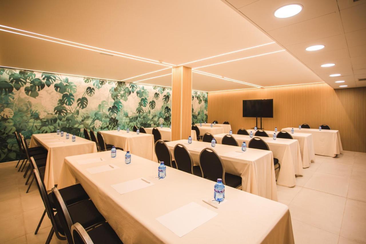 Dwo Abaster Hotel โซรีอา ภายนอก รูปภาพ